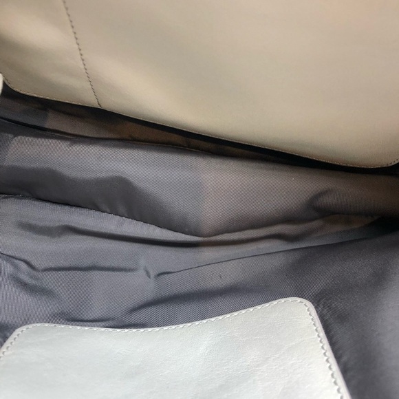 Time’s Arrow | Jo Pocket Tote Crossbody - Picture 5 of 10